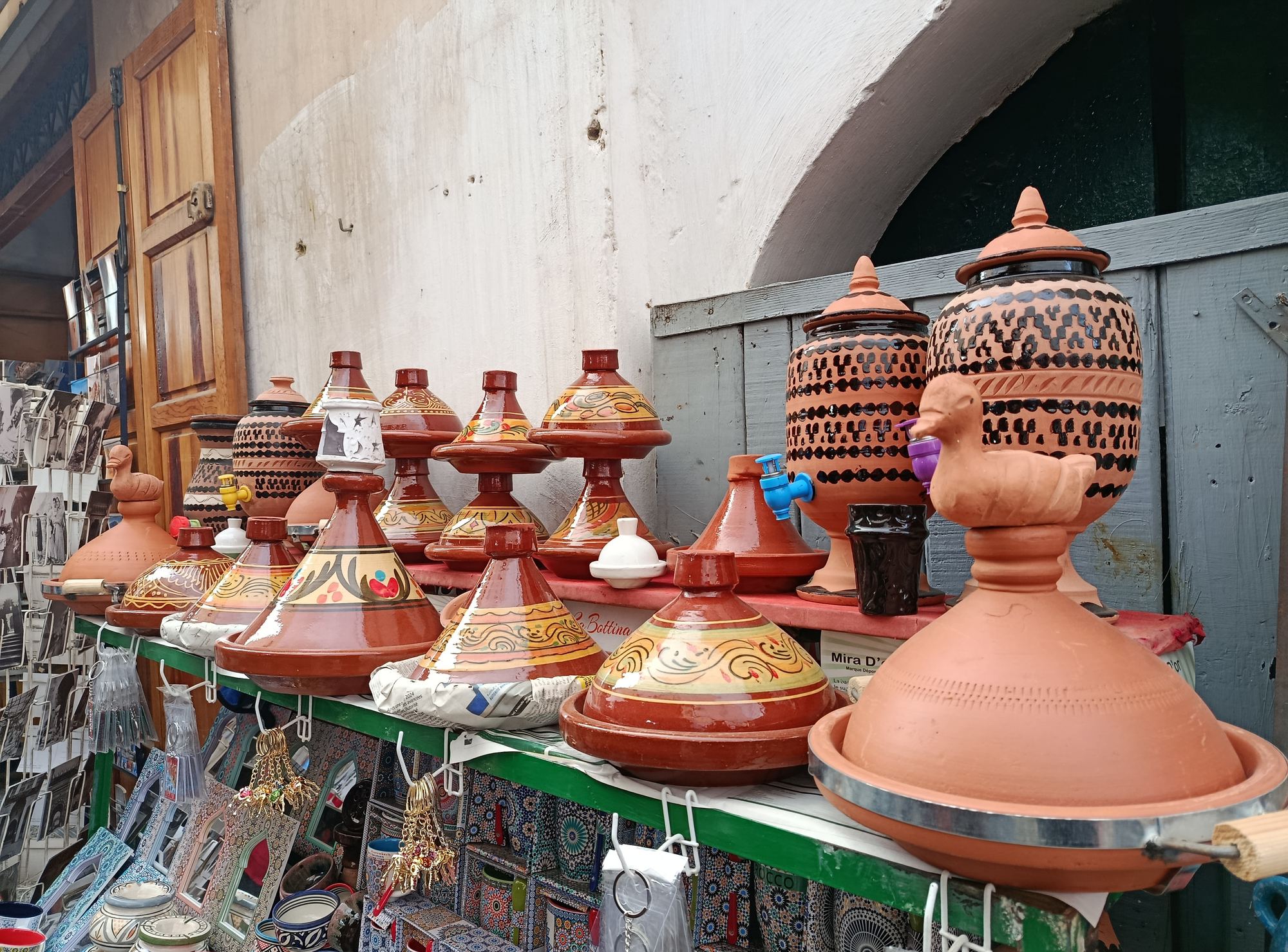 Moroccan ceramics and zellige pottery
